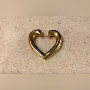 Elegant Gold Heart Brooch